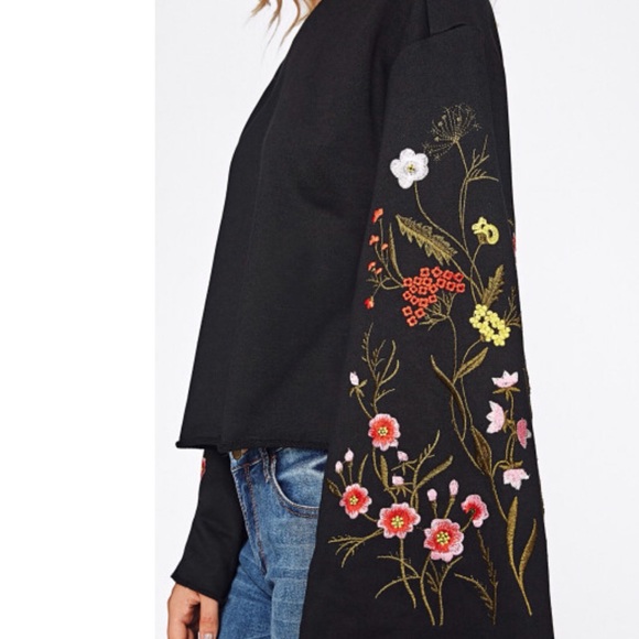ALMOST HERE! FLORAL EMBROIDERED BELL SLEEVE TOP - Picture 3 of 4